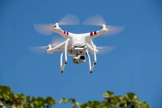 Aplicación drones empresas: beneficios específicos de la formación en IA